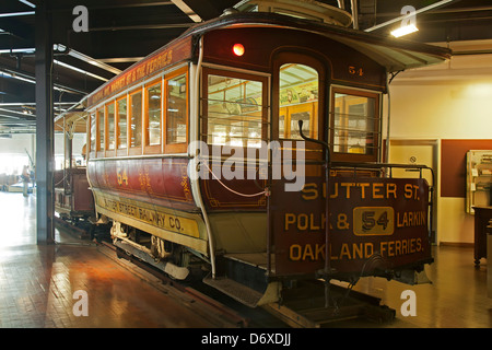 La funivia di San Francisco Cable Car Museum di San Francisco, California USA Foto Stock