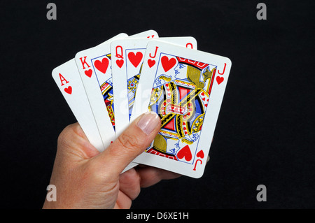 Donna che mantiene le carte da gioco, Ace, Re, Regina e Jack di Cuori, Inghilterra, Regno Unito, Europa occidentale. Foto Stock