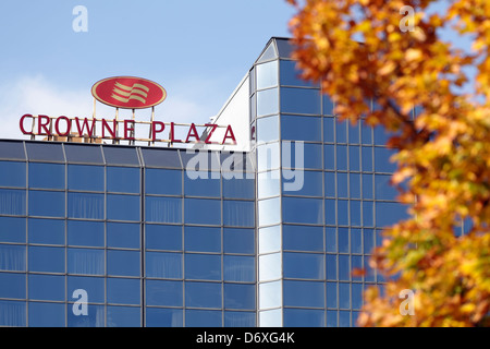 Crowne Plaza Hotel Glasgow in autunno su Congress Road, Scozia, Regno Unito Foto Stock