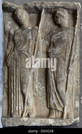 Arte greche. Rilievo votivo. Circa 420 BC. Demetra e Persefone. Glyptothek. Monaco di Baviera. Germania. Foto Stock