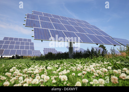 Nordhackstedt, Germania, fattoria solare costituito da sistemi di tracciamento Foto Stock