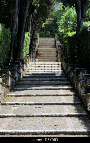 Villa d'Este. Tivoli. L'Italia. Vista lungo le scale di Bollori che partono da stagni di pesce, verso il viale del DRA Foto Stock