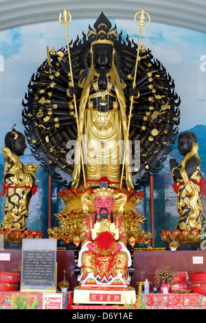 Guan Yin o Quan Yin statua con 1000 mani Foto Stock