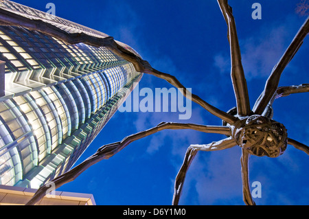 Mori Tower e crociera scultura in Roppongi. Foto Stock