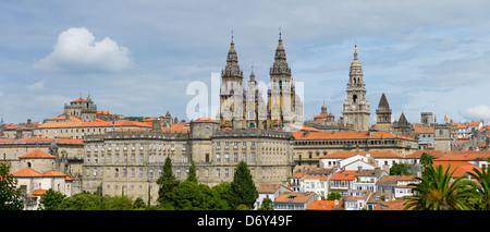 Cattedrale cattolica romana, la Catedral de Santiago de Compostela, cityscape dal Parco Alameda, Galizia, Spagna settentrionale Foto Stock