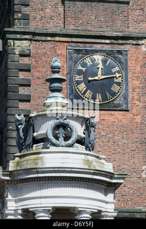 Dettaglio o vista astratta di Stockton chiesa parrocchiale e Memoriale di guerra North East England Regno Unito Foto Stock