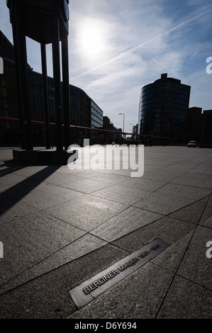 Potsdamer Platz - Berlino placca a muro di Berlino. Germania Foto Stock