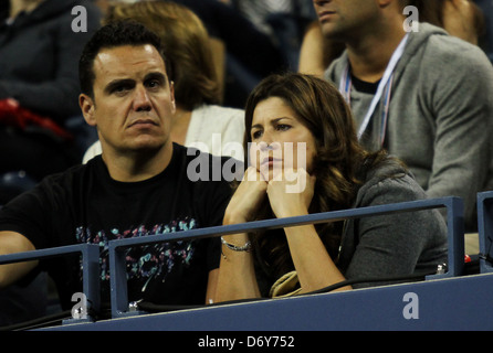 La zattera Federer Jo-Wilfred Tsonga vs Roger Federer il giorno undici degli US Open svoltasi presso l'USTA Billie Jean King National Foto Stock