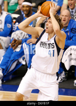 Dallas Mavericks avanti Dirk Nowitzki (41) durante un'NBA Basketball gioco contro New York Knicks Dallas Texas - 06.03.12 Foto Stock