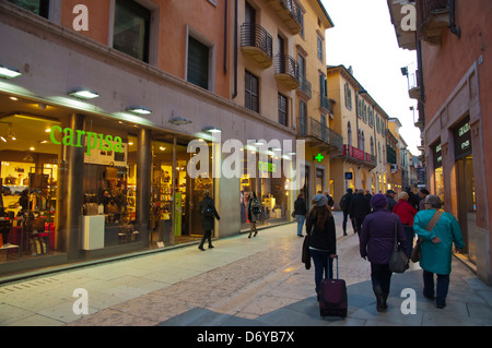 Via Mazzini strada pedonale centrale città di Verona Veneto Italia Europa Foto Stock