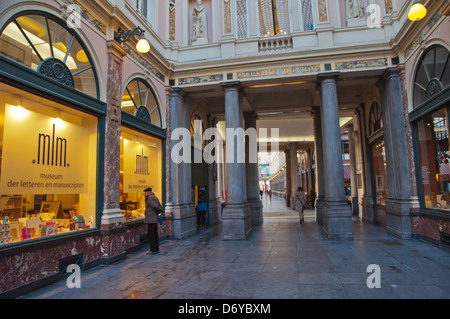 MLM Musee des lettres et Manusscrits lettera manoscritta e museo interno esterno Galeries Royales Saint-Hubert Bruxelles Belgio Foto Stock