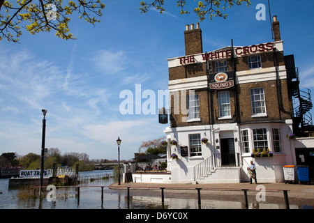 Croce Bianca a Richmond upon Thames in London REGNO UNITO Foto Stock