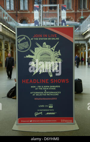 Londra, Regno Unito. Xxv Aprile, 2013. La nostra grande concerto di lancio in Stazione di St Pancras, London, Regno Unito. La manifestazione che avrà luogo dal 11 - 14 luglio 2013 vedrà la celebrazione di musica dalla scuola di sale da concerto di tutto il Regno Unito. Credito: Elsie Kibue/Alamy Live News Foto Stock