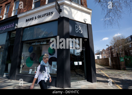 Punto di vendita al dettaglio per la sistemazione di Danish apparecchiature audiovisive azienda Bang & Olufsen a Islington, Londra Foto Stock