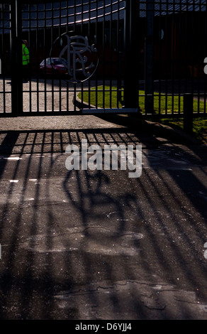 Atmosfera Giocatori e staff lasciare, amministrazione hit, "Rangers Football Club' allenamento a Murray Park Glasgow Scozia Scotland Foto Stock