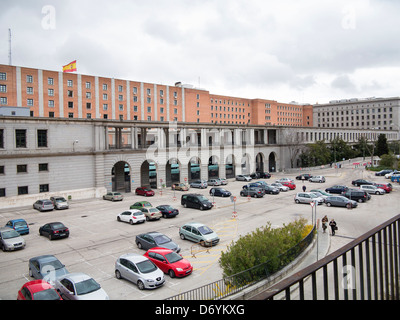 Della Spagna del palazzo del governo a Nuevos Ministerios - questa è la parte posteriore degli edifici. Foto Stock