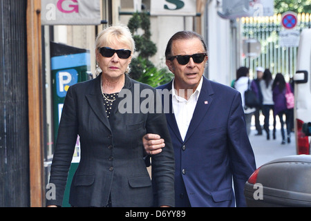 Roland Giraud e Maaike Jansen Patrick Guillemin i funerali presso la chiesa di Saint Roch Parigi, Francia - 30.08.11 Foto Stock