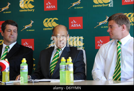 CAPE Town, Sud Africa - Giovedì 25 aprile 2013, Dawie Theron (pullman), Pat Kuhn (SARU Exco) e Ruan Steenkamp (capitano) durante il team ufficiale annuncio a SARU House, di springbok u/20 di rugby a rappresentare il Sud Africa per l'IRB Junior World Championship (JWC) in Francia durante il mese di giugno. Foto di Roger Sedres/ImageSA/Alamy Live News Foto Stock