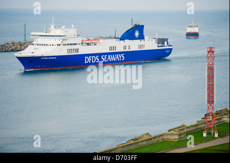 DFDS SEAWAYS nave OPTIMA entrando in porto di Klaipeda su agosto 26, 2012 Klaipeda, Lituania. Foto Stock