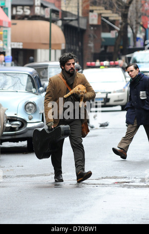 Oscar Isaac sul set di 'Inside Llewyn Davis' introito su posizione in Manhatan New York, Stati Uniti d'America - 01.03.12 Foto Stock