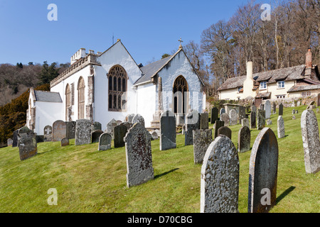 Chiesa di tutti i Santi nel villaggio di Exmoor di Selworthy, Somerset, Inghilterra, Regno Unito Foto Stock