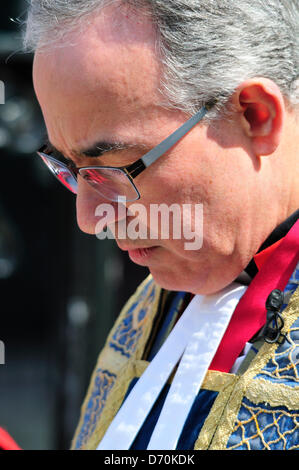 Anzac Day, Londra, Regno Unito. Xxv Aprile 2013. Il molto reverendo dottor John Hall , decano di Westminster a Westminster Abbey. Foto Stock