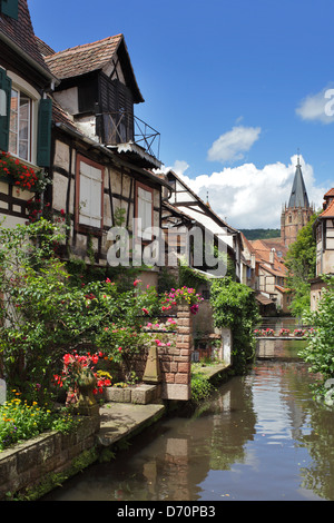 Wissembourg, Francia, Fachwerkhaeuser e il fiume Lauter in Wissembourg Foto Stock