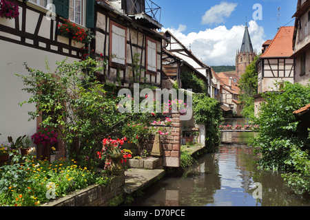 Wissembourg, Francia, Fachwerkhaeuser e il fiume Lauter in Wissembourg Foto Stock