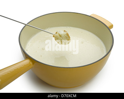 La Fonduta di formaggio isolato su bianco Foto Stock