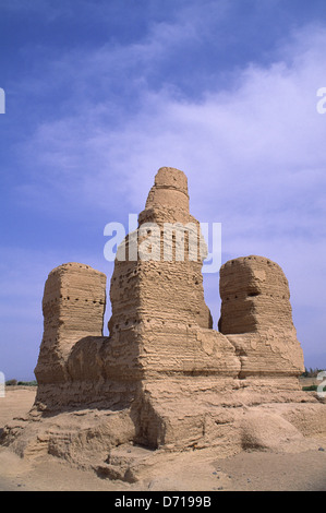 Cina, provincia dello Xinjiang, Turfan, Jiaohe città distrutta dai mongoli, foresta di Stupa Foto Stock