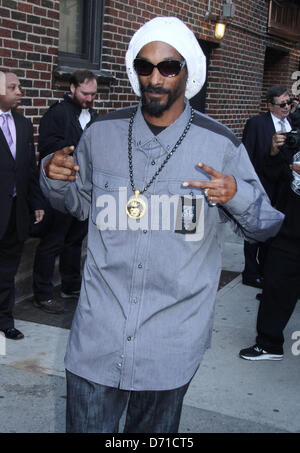 New York, Stati Uniti d'America. Xxv Aprile, 2013. Il rapper SNOOP leone al suo aspetto su 'Late Show con David Letterman" tenutasi presso la Ed Sullivan Theater. (Immagine di credito: credito: Nancy Kaszerman/ZUMAPRESS.com/Alamy Live News) Foto Stock