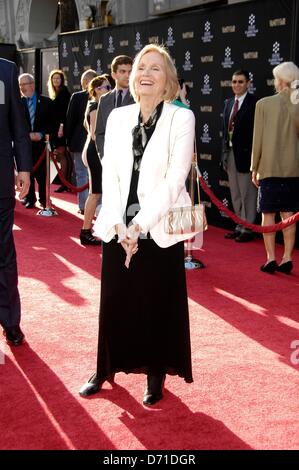 Los Angeles, Stati Uniti d'America. Eva Marie-Saint presso gli arrivi per 2013 TCM Classic Film Festival apertura notturna Gala - quarantacinquesimo anniversario restauro di Funny Girl Premiere, TCL teatro cinese (in precedenza Grauman's), Los Angeles, CA 25 aprile 2013. Foto Da: Michael Germana/Everett raccolta/Alamy Live News Foto Stock