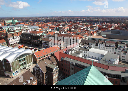 Vista aerea sul centro storico di Lubecca, Schleswig-Holstein, Germania il 8 aprile 2013. Foto Stock