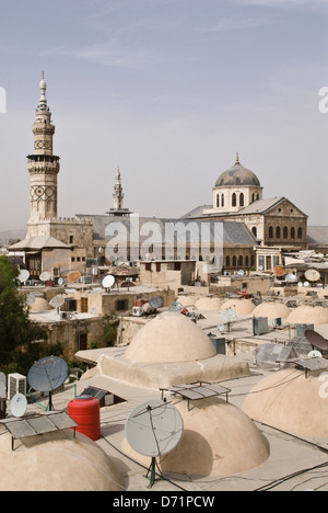 Damasco, Siria. Vista sopra i tetti a cupola del il souq Al-Hamadiye mercato coperto alla Grande Moschea Umayyad. Foto Stock