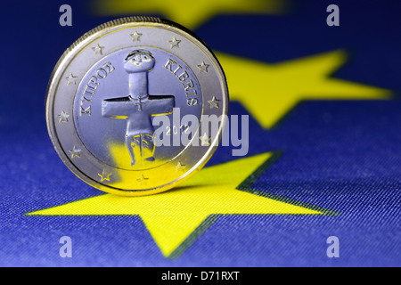 Euro-coin uno di Cipro sulla bandiera UE, la crisi di Cipro Foto Stock