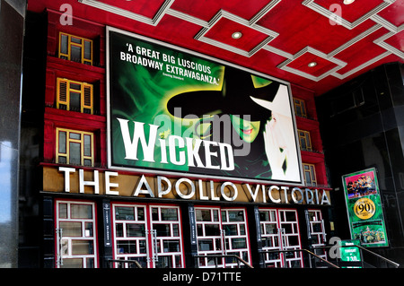 Londra, Inghilterra, Regno Unito. Apollo Victoria Theatre (Ernest Walmsley Lewis: 1929) in Wilton Road. Aperto 1930 (Wicked, 2013) Foto Stock