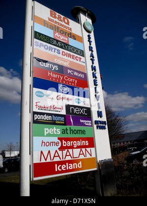 Retail Park segno Bishopbriggs con elenco dei punti vendita Foto Stock