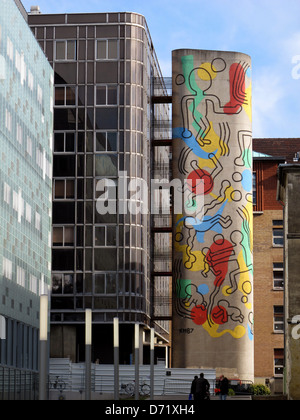 Keith Haring affresco, Neker-Enfants Malades Hospital,Università di Parigi,Francia,primo ospedale pediatrico nel mondo Foto Stock