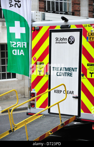 Londra, Inghilterra, Regno Unito. St John Ambulance mobile centro di trattamento Foto Stock