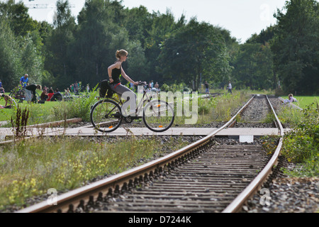 Berlino, Germania, i visitatori del parco sul triangolo via a Berlino-Kreuzberg Foto Stock