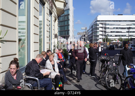 Berlino, Germania, i turisti Einstein caffè al Checkpoint Charlie Foto Stock