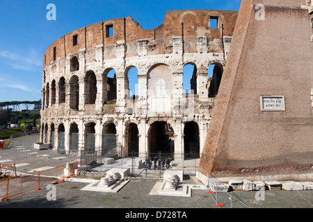 Il Colosseo o il Colosseo, noto anche come l'Anfiteatro Flavio Foto Stock