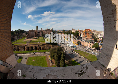 La Via dei Fori Imperiali visto dal Colosseo Foto Stock