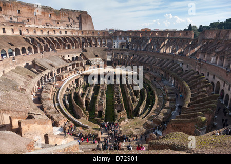 Il Colosseo o il Colosseo, noto anche come l'Anfiteatro Flavio Foto Stock