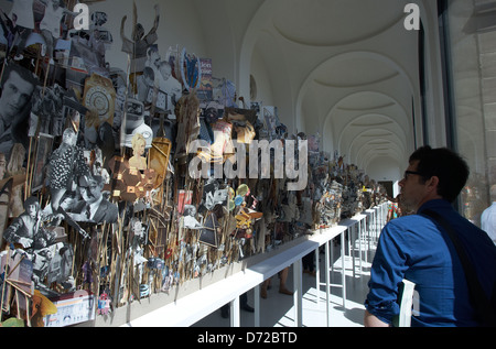 Kassel, Assia, Documenta (13): installazione-Foglie di erba da Geoffrey Agricoltore Foto Stock