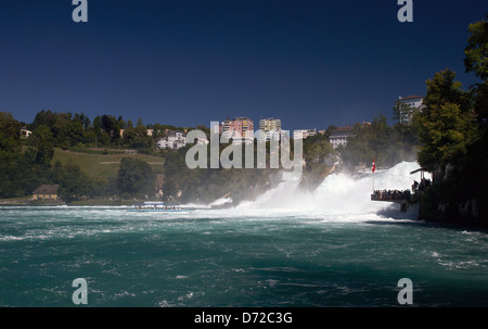 Neuhausen, Svizzera, che si affaccia sul Reno cade, in Europa la cascata più grande Foto Stock