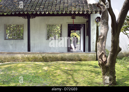 Classica architettura cinese nel giardino dell umile Amministratore, Suzhou, Cina Foto Stock