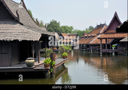 Il mercato galleggiante città in antico Siam, un visitatore attrazione sulla periferia di Bangkok. Foto Stock