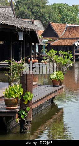 Il mercato galleggiante città in antico Siam, un visitatore attrazione sulla periferia di Bangkok. Foto Stock