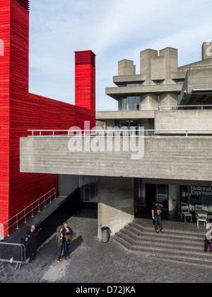 Il capannone, un teatro provvisorio presso il Royal National Theatre sulla South Bank di Londra Foto Stock